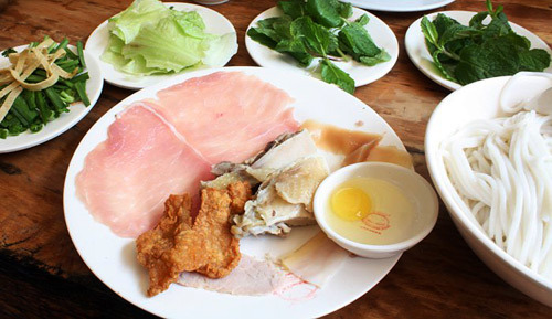 Bún qua cầu thấm đượm tình vợ chồng